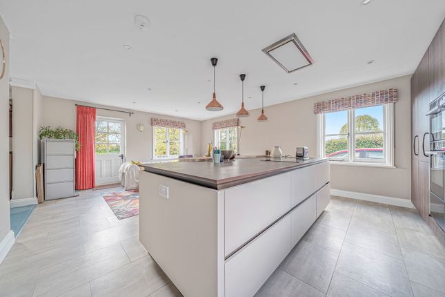 Pincott Cottage, Pincotts Lane, West Horsley photo 4
