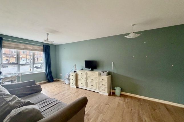 53, Watling Gardens, Dunstable photo 2