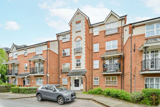 Flat for sale in Midland Terrace, North Acton, London