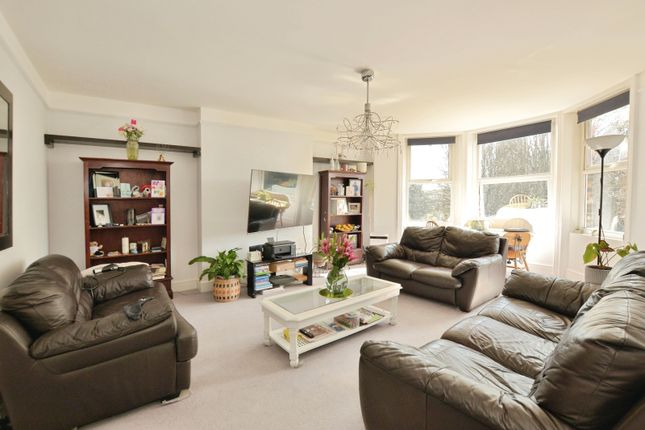 Flat B, 67, Bouverie Road West, Kent photo 2