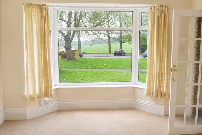 16 Leafield Close, Leeds photo 2