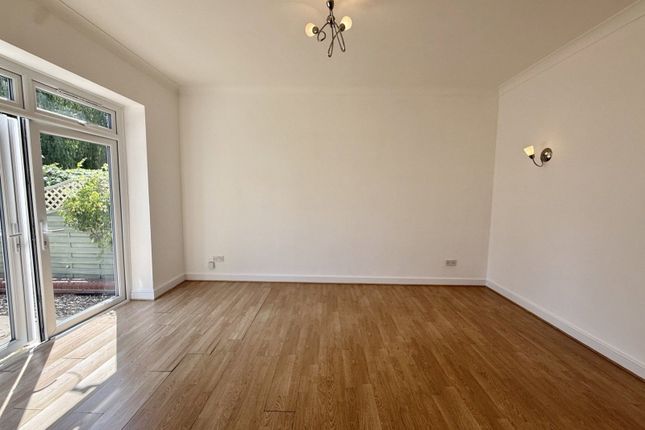 7, Quadrangle Mews, Stanmore photo 4