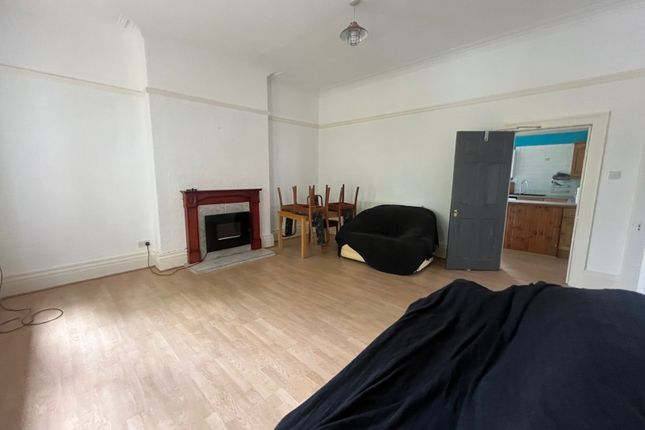 Flat 4, 104 Penylan Road, Cardiff photo 3