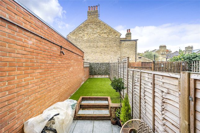 Flat for sale in Sydenham Road, Sydenham, London