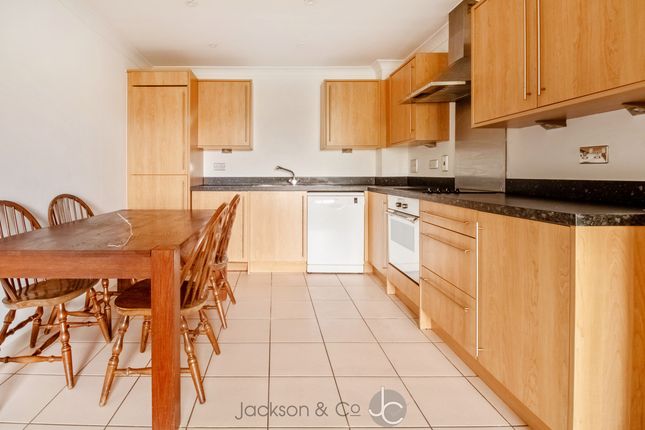 277, Quayside Drive, Essex photo 3
