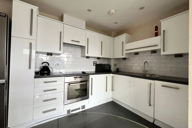 Flat 309, The Blenheim Centre,, Prince Regent Road, Hounslow photo 2