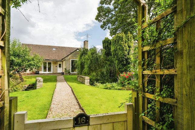 Thumbnail Bungalow for sale in Moor Lane, Fairford