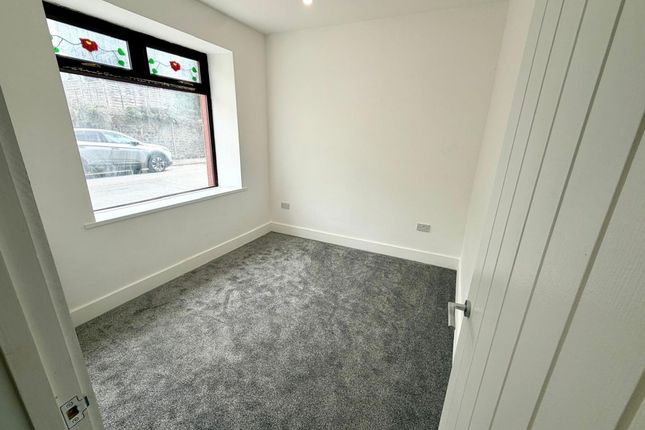 142 Miskin Road, Tonypandy photo 3