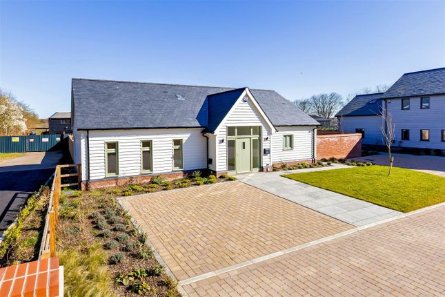 1 Meadow Views  Ext (9).Jpg