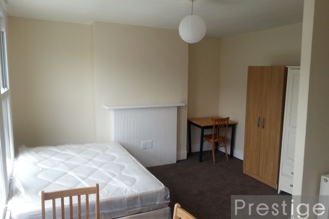 Thumbnail Room to rent in Raveley Street, London