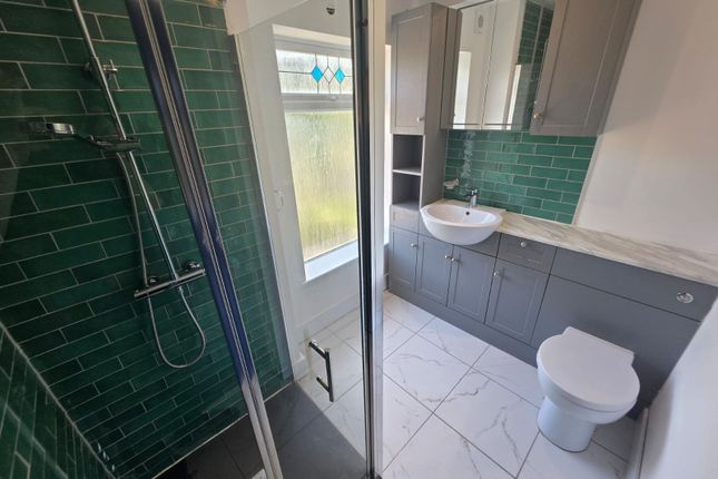 Room 5, Luton photo 2
