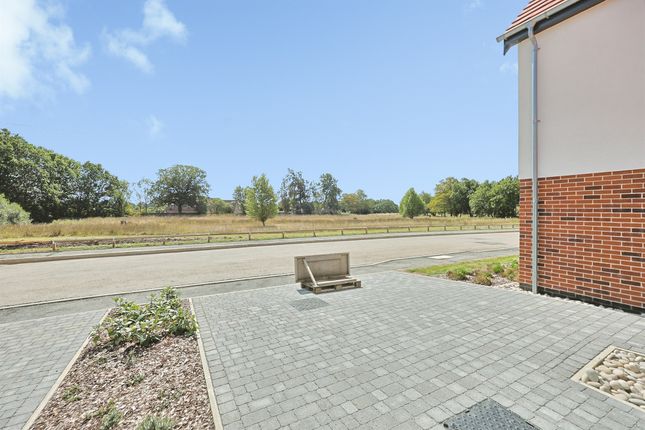 74, Swanton Drive, Dereham photo 2