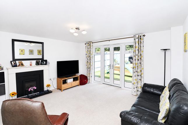 32, Grant Drive, Church Crookham photo 4