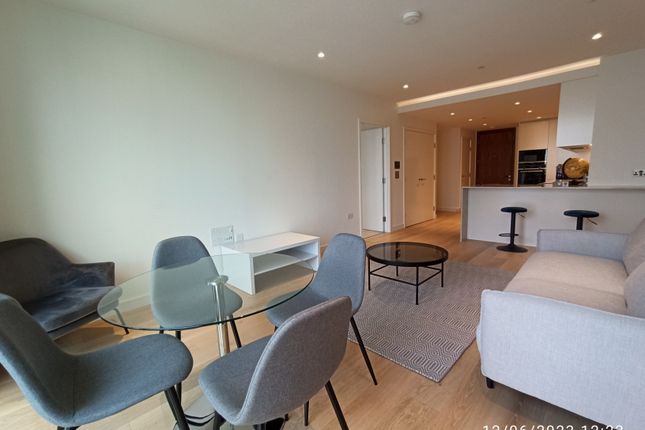 Flat for sale in South Quay Plaza, Marsh Wall, London