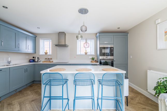 7, Axminster Drive, Stourport-on-severn photo 3