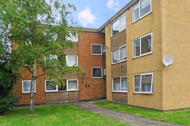 Thumbnail Flat to rent in Bishops Walk, Aylesbury