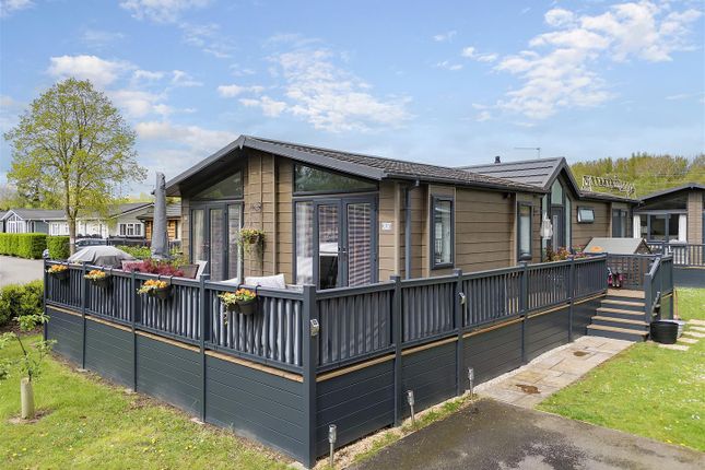 Mobile/park home for sale in Roydon, Harlow