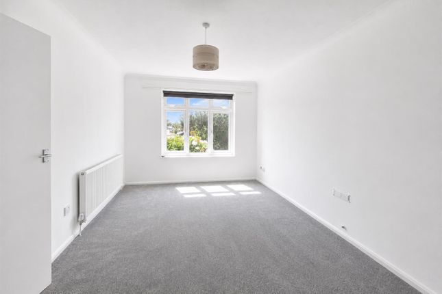 77, Chippers Road, Worthing photo 3