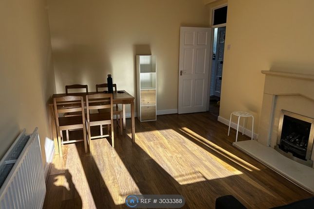 Flat, Sligo House Beaumont Grove, London photo 2