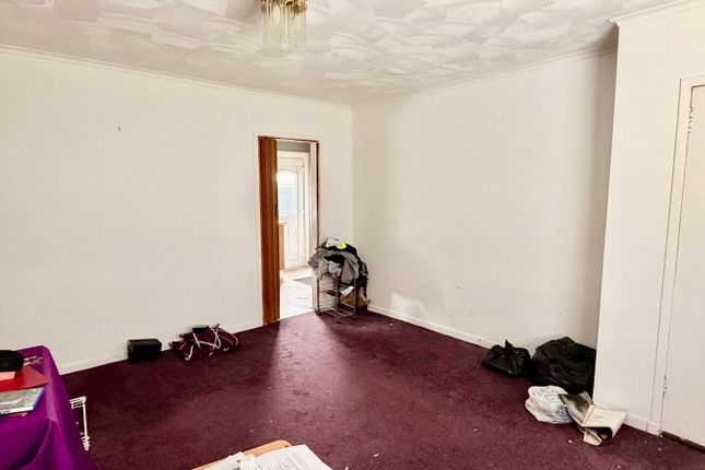 70, Wheatlands Avenue, Bonnybridge photo 3