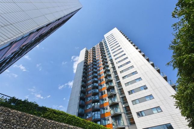 Flat to rent in Proton Tower, Blackwall Way