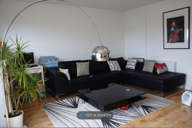 Flat to rent in Somerville Apartments, London