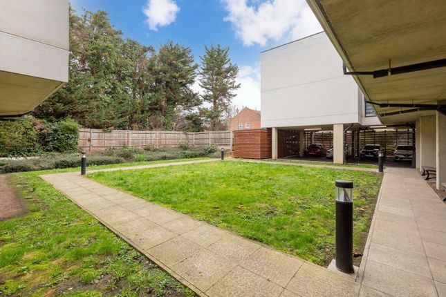 Exclusive House, Oldfield Road, Maidenhead photo 2