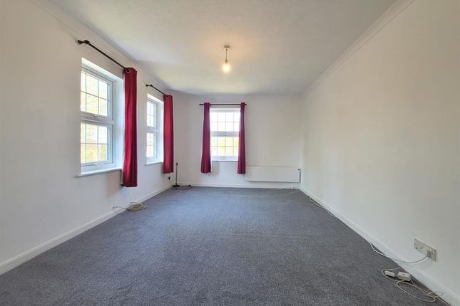 Flat 8, Foxhill, Crowthorne Road, Bracknell photo 3