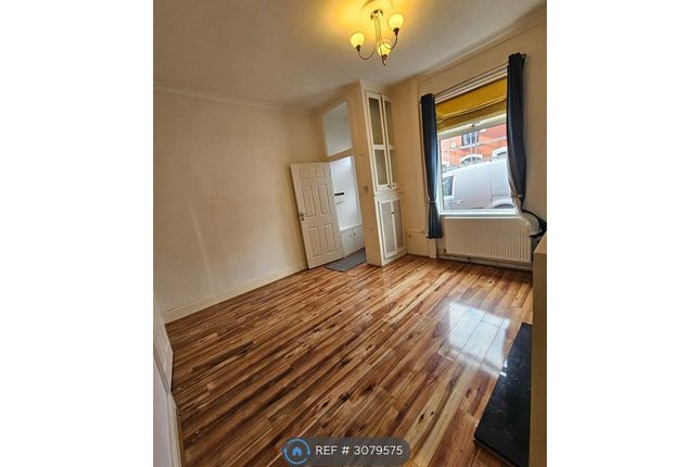 Oldham photo 2