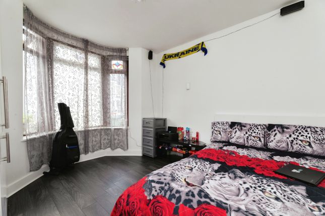 Terraced house for sale in Holbrook Road, London
