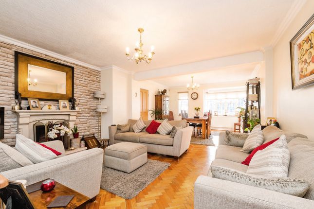 43, Linden Crescent, Woodford Green photo 3