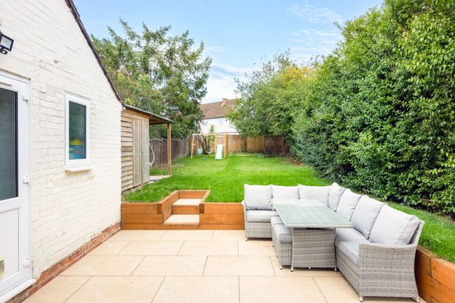 10, Oak Avenue, Cheltenham photo 2