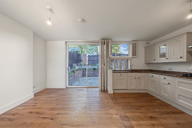 41, Quickswood, London photo 3