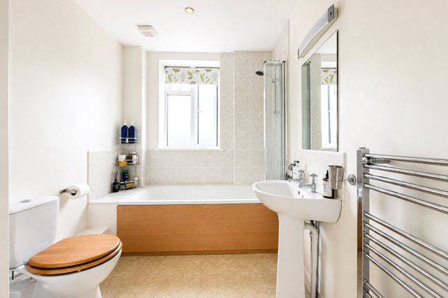 Flat 11, Sark House, 12, Clipper Way, London photo 3