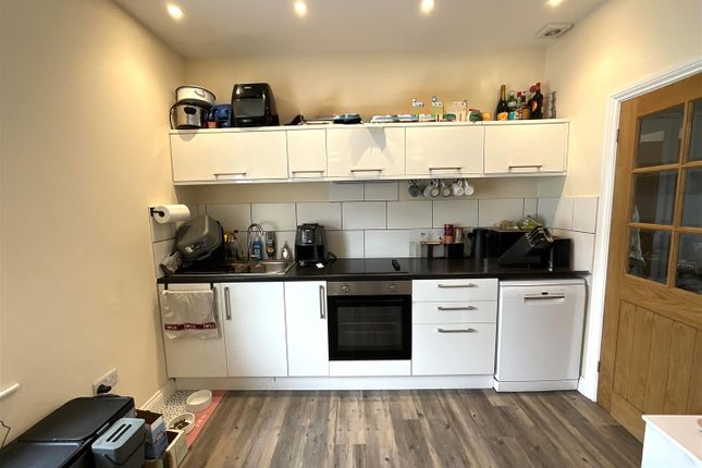 Lounge / Kitchen