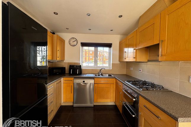 14, Woodvale Kingsway, Gloucester photo 3