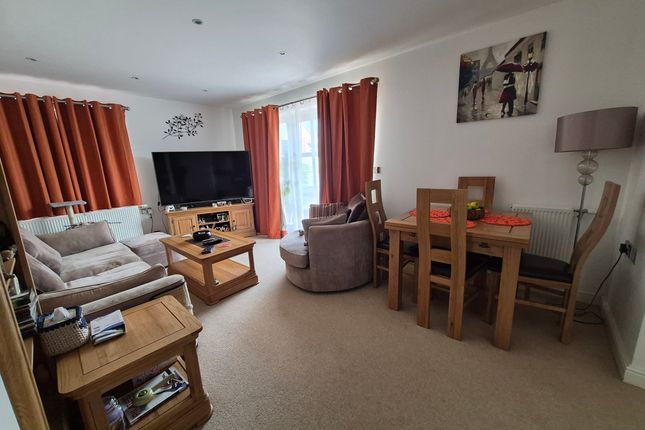 33 Blacksmith Close, Aldershot photo 3