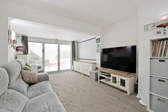 73, Paddock Way, Dronfield photo 3
