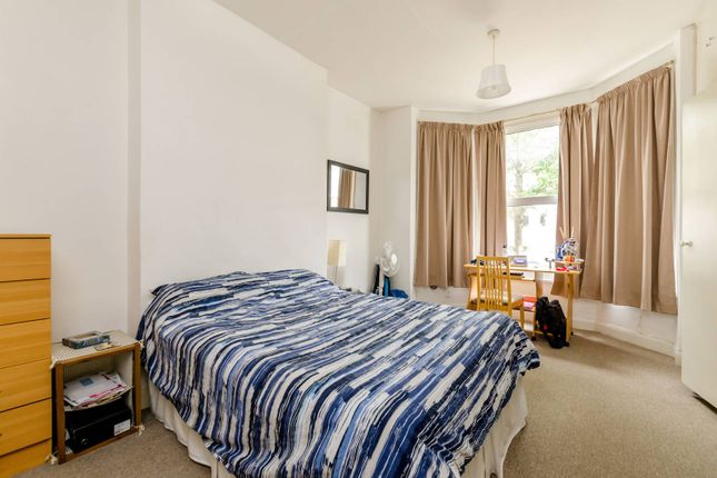 Flat to rent in Heslop Road, Nightingale Triangle, London