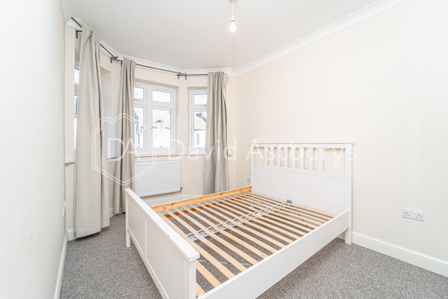 Flat to rent in Umfreville Road, Finsbury Park, London