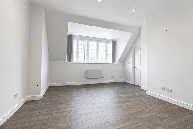 Flat 4, 11a, West Street, Reigate photo 2