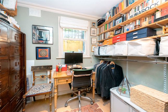 Flat for sale in Chesterton Road, London