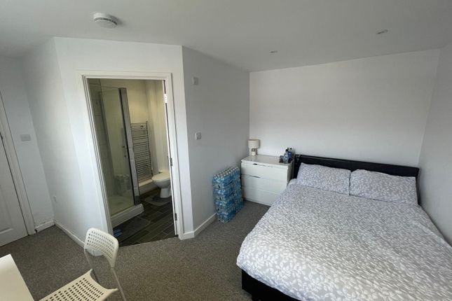 Room 1, 14, Warren Road, Winchester photo 3