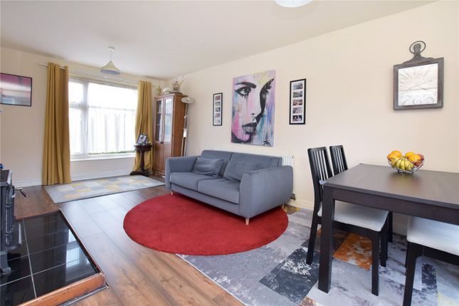 51, Old Oak Drive, West Yorkshire photo 4