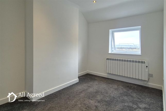 Flat 2 13A, Market Place, Heanor photo 4