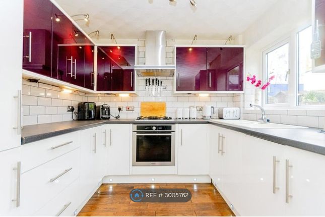 Castlerea Close, Eccles, Manchester photo 4