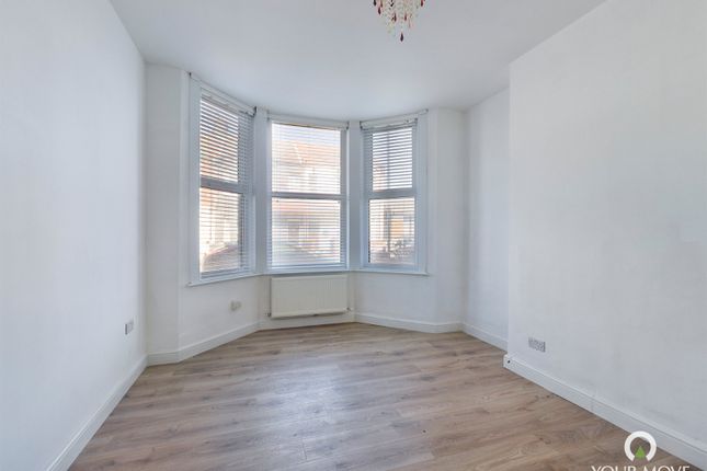 Flat to rent in Crescent Road, Margate, Kent