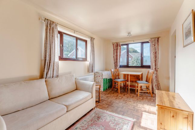 33 Henry Blogg Road, Cromer photo 2