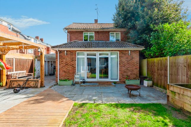 15, Courtlands, Berkshire photo 4