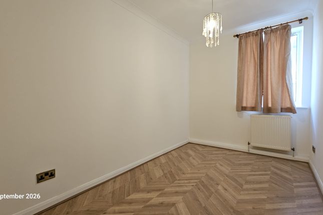 Flat 3, Waterford Court, Leeland Terrace, London photo 4